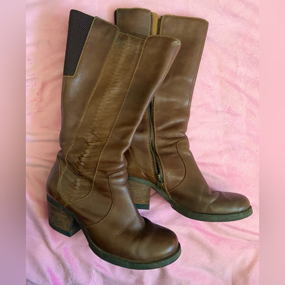 leather boots , brown size 7
